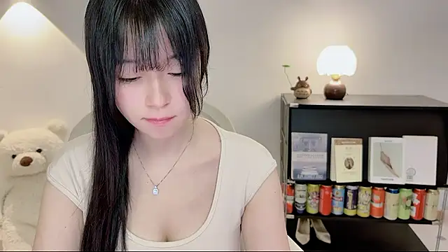 Snapshot of Onechestnut chatting on 06.25.26 Onechestnut online show from 06.25.26