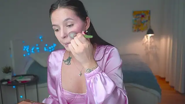 EwelynScott online show from 10.19.25