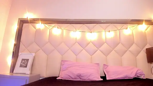 Snapshot of Scarletbigbug chatting on 02.12.26 Scarletbigbug online show from 02.12.26