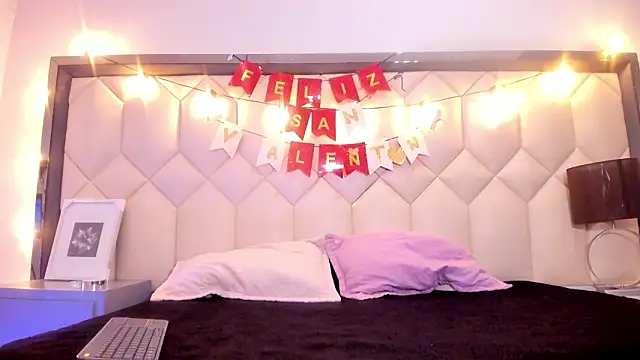 Snapshot of Scarletbigbug chatting on 02.13.26 Scarletbigbug online show from 02.13.26