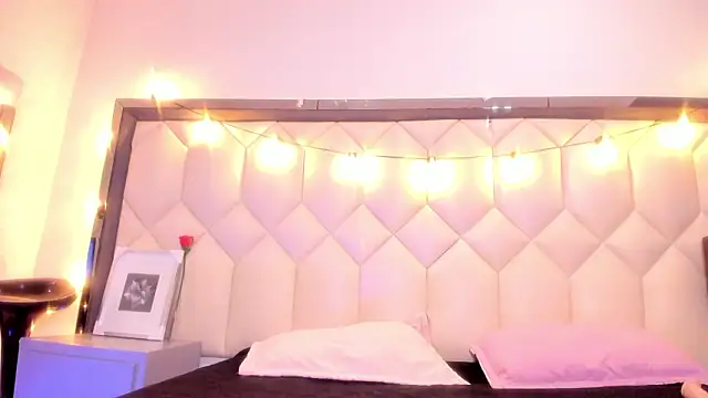 Snapshot of Scarletbigbug chatting on 02.19.26 Scarletbigbug online show from 02.19.26