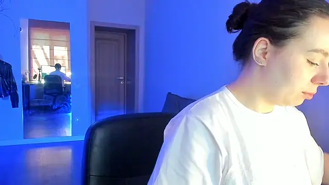 Snapshot of Di_na_Bell chatting on 05.06.26 Di na Bell online show from 05.06.26