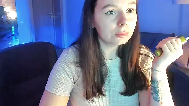 Snapshot of Di_na_Bell chatting on 05.18.26 Di na Bell online show from 05.18.26