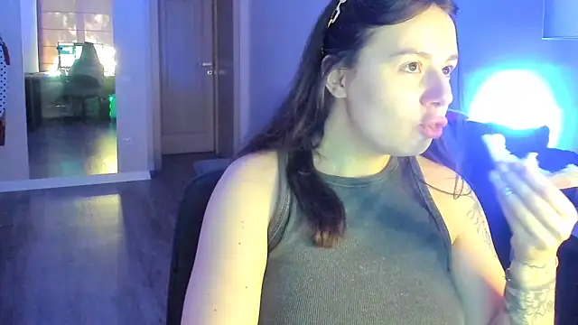 Snapshot of Di_na_Bell chatting on 05.22.26 Di na Bell online show from 05.22.26