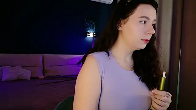 Snapshot of Di_na_Bell chatting on 05.23.26 Di na Bell online show from 05.23.26