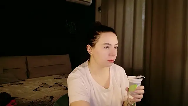 Snapshot of Di_na_Bell chatting on 06.02.26 Di na Bell online show from 06.02.26