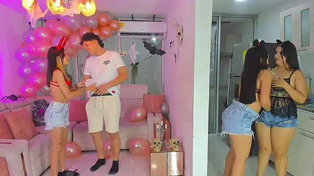 Snapshot of stangirls_ chatting on 10.27.25 stangirls online show from 10.27.25