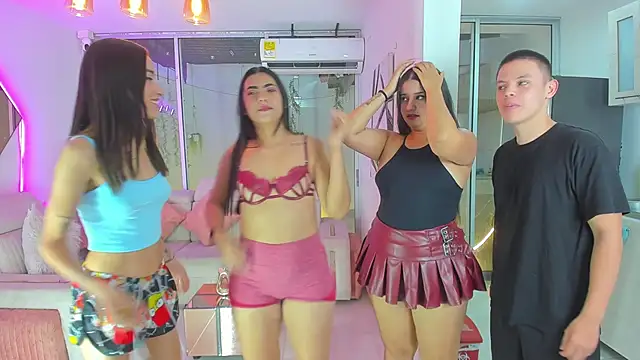 Snapshot of stangirls_ chatting on 11.04.25 stangirls online show from 11.04.25