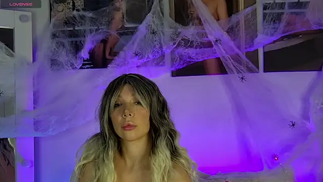 AlysonHuxley  online show from 10.25.25