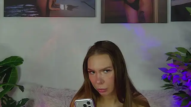 AlysonHuxley  online show from 03.06.26