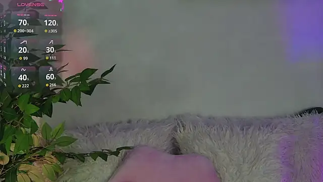 AlysonHuxley  online show from 04.16.26