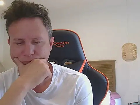 Snapshot of TroyDieselXXX chatting on 11.10.25 TroyDieselXXX online show from 11.10.25