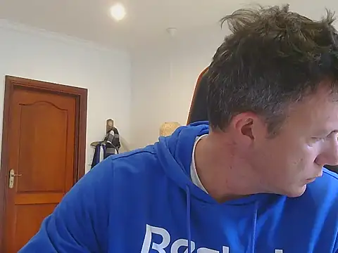 Snapshot of TroyDieselXXX chatting on 11.11.25 TroyDieselXXX online show from 11.11.25