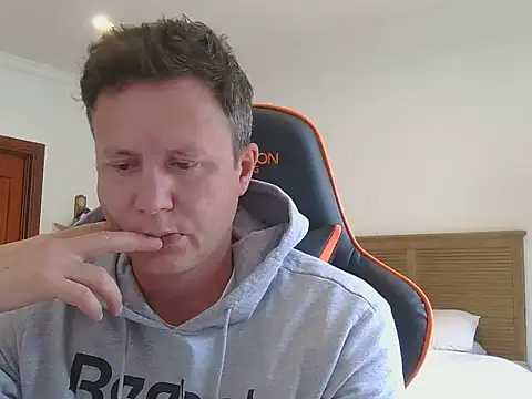 Snapshot of TroyDieselXXX chatting on 11.16.25 TroyDieselXXX online show from 11.16.25