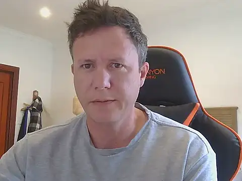 Snapshot of TroyDieselXXX chatting on 11.17.25 TroyDieselXXX online show from 11.17.25