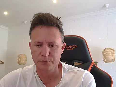 Snapshot of TroyDieselXXX chatting on 11.30.25 TroyDieselXXX online show from 11.30.25