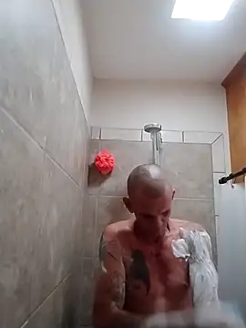 Snapshot of helldonk chatting on 10.04.25 helldonk online show from 10.04.25