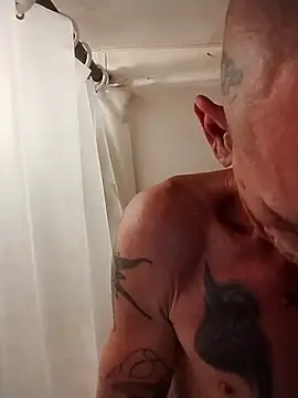 Snapshot of helldonk chatting on 11.30.25 helldonk online show from 11.30.25