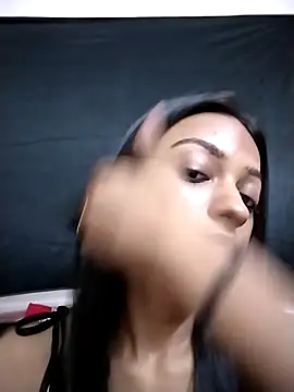 Your-Kitkat online show from 10.18.25