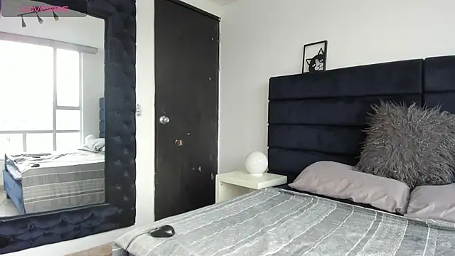 CHARLOTTE KNOX online show from 10.02.25