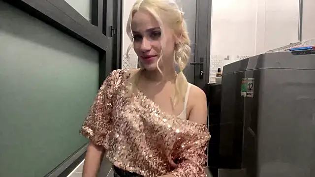 Snapshot of fancy_angel chatting on 12.16.25 fancy angel online show from 12.16.25