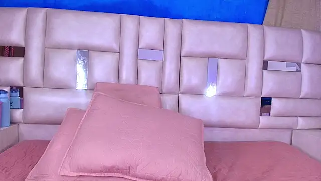 emmacurvy online show from 09.25.25