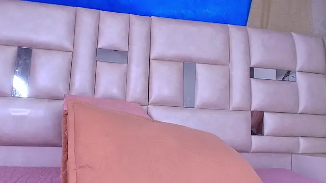 emmacurvy online show from 09.26.25