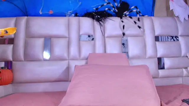 emmacurvy online show from 10.28.25