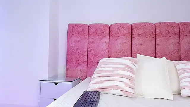 emmacurvy online show from 11.14.25