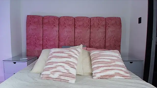 emmacurvy online show from 11.22.25