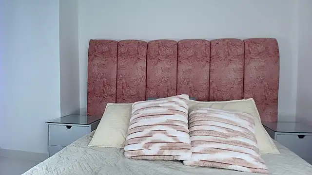 emmacurvy online show from 11.25.25