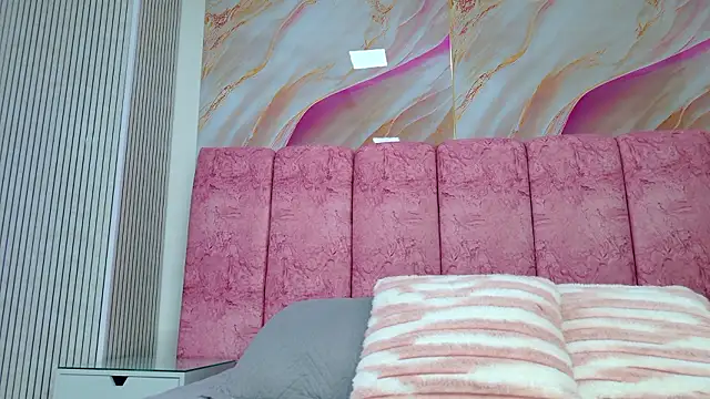 Snapshot of emmacurvy chatting on 02.14.26 emmacurvy online show from 02.14.26