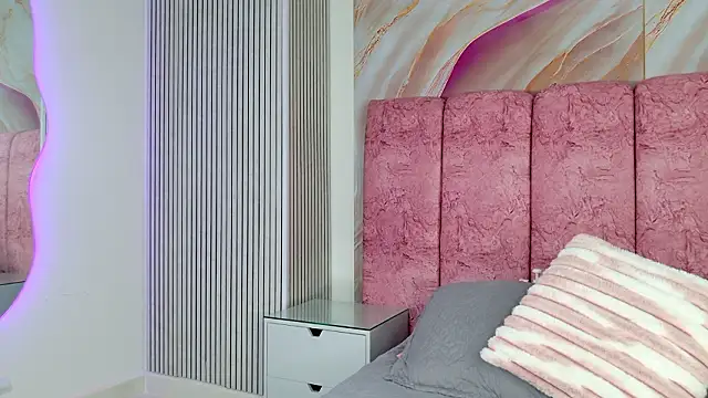 Snapshot of emmacurvy chatting on 02.17.26 emmacurvy online show from 02.17.26