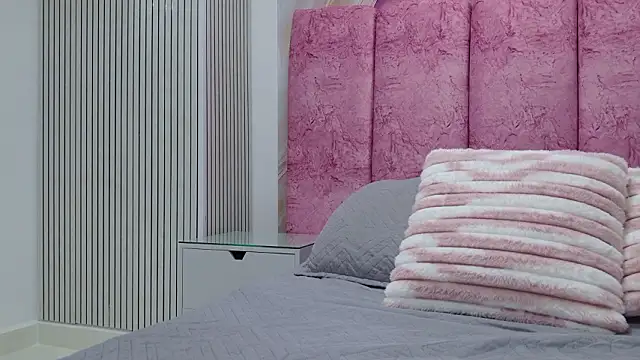 Snapshot of emmacurvy chatting on 02.19.26 emmacurvy online show from 02.19.26