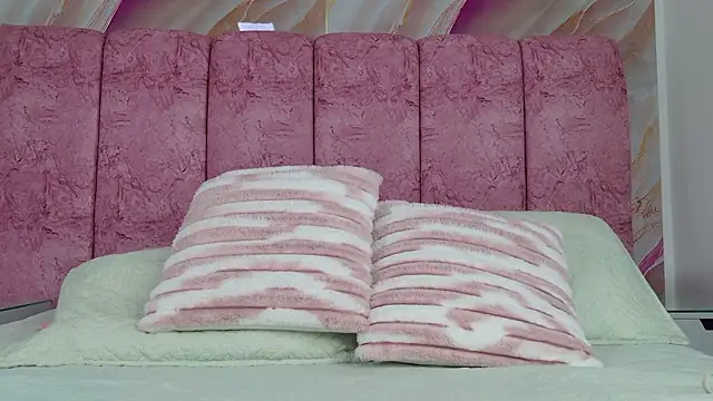 Snapshot of emmacurvy chatting on 02.20.26 emmacurvy online show from 02.20.26