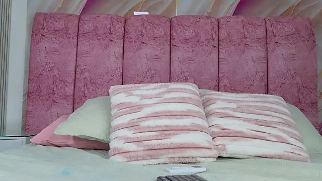 Snapshot of emmacurvy chatting on 02.21.26 emmacurvy online show from 02.21.26