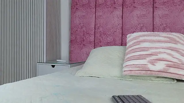 Snapshot of emmacurvy chatting on 02.23.26 emmacurvy online show from 02.23.26