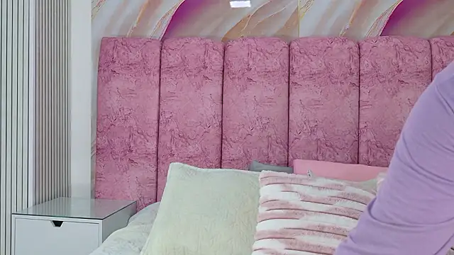 Snapshot of emmacurvy chatting on 02.27.26 emmacurvy online show from 02.27.26