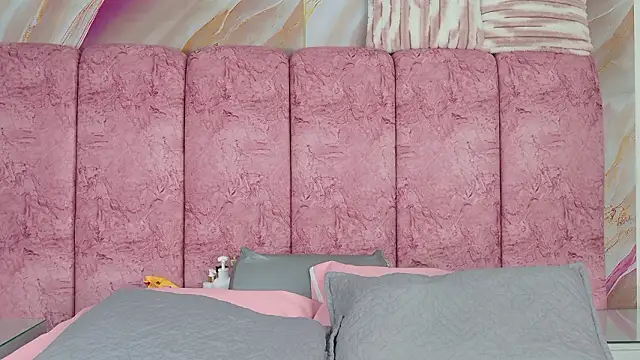 Snapshot of emmacurvy chatting on 02.28.26 emmacurvy online show from 02.28.26