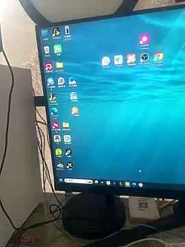 Snapshot of Azyrrgg chatting on 10.16.25 Azyrrgg online show from 10.16.25