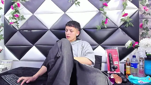 Snapshot of Megan_Thompson_ chatting on 09.27.25 Megan Thompson online show from 09.27.25