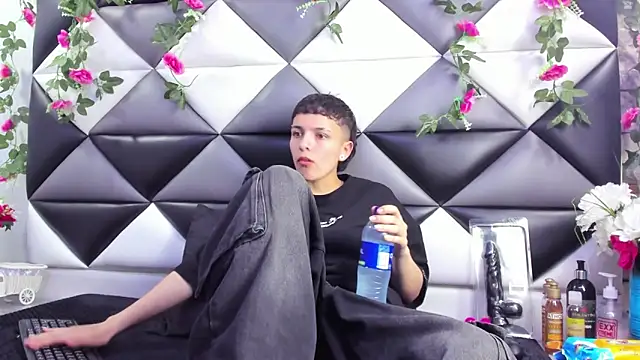 Snapshot of Megan_Thompson_ chatting on 10.04.25 Megan Thompson online show from 10.04.25