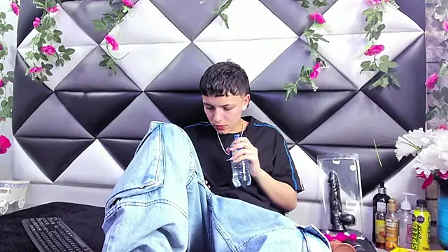 Snapshot of Megan_Thompson_ chatting on 10.09.25 Megan Thompson online show from 10.09.25