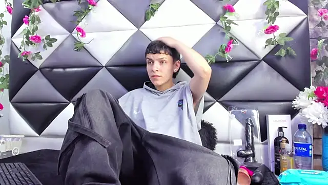 Snapshot of Megan_Thompson_ chatting on 10.17.25 Megan Thompson online show from 10.17.25