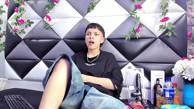 Snapshot of Megan_Thompson_ chatting on 10.18.25 Megan Thompson online show from 10.18.25