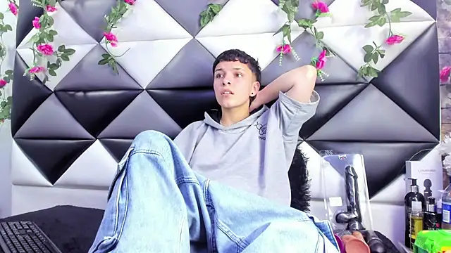 Snapshot of Megan_Thompson_ chatting on 10.28.25 Megan Thompson online show from 10.28.25