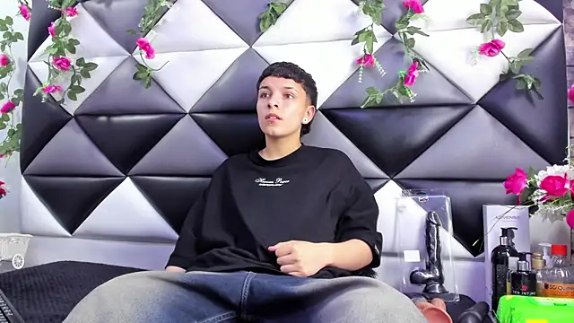 Snapshot of Megan_Thompson_ chatting on 10.30.25 Megan Thompson online show from 10.30.25