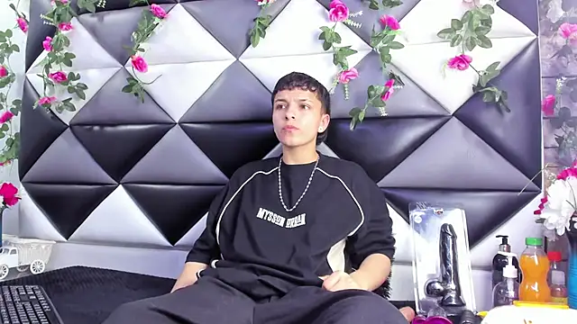 Snapshot of Megan_Thompson_ chatting on 11.16.25 Megan Thompson online show from 11.16.25