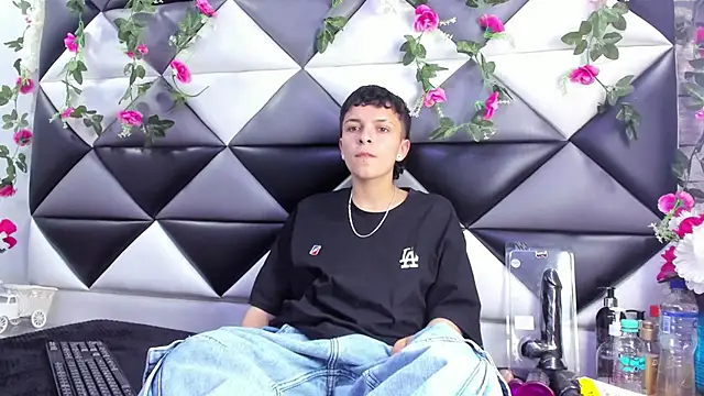 Snapshot of Megan_Thompson_ chatting on 11.26.25 Megan Thompson online show from 11.26.25