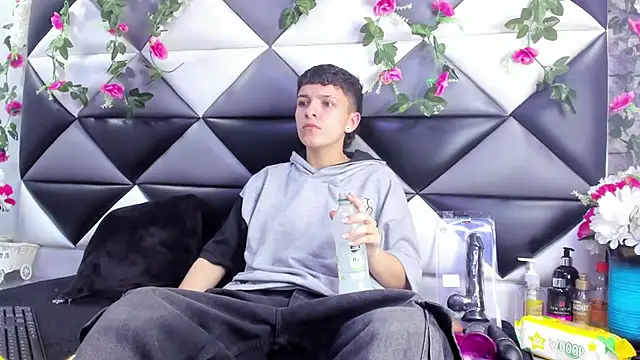 Snapshot of Megan_Thompson_ chatting on 11.27.25 Megan Thompson online show from 11.27.25